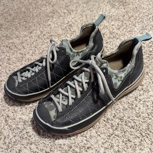 BOGS Osmosis Lo MT Waterproof Trail Shoes- Women’s 9